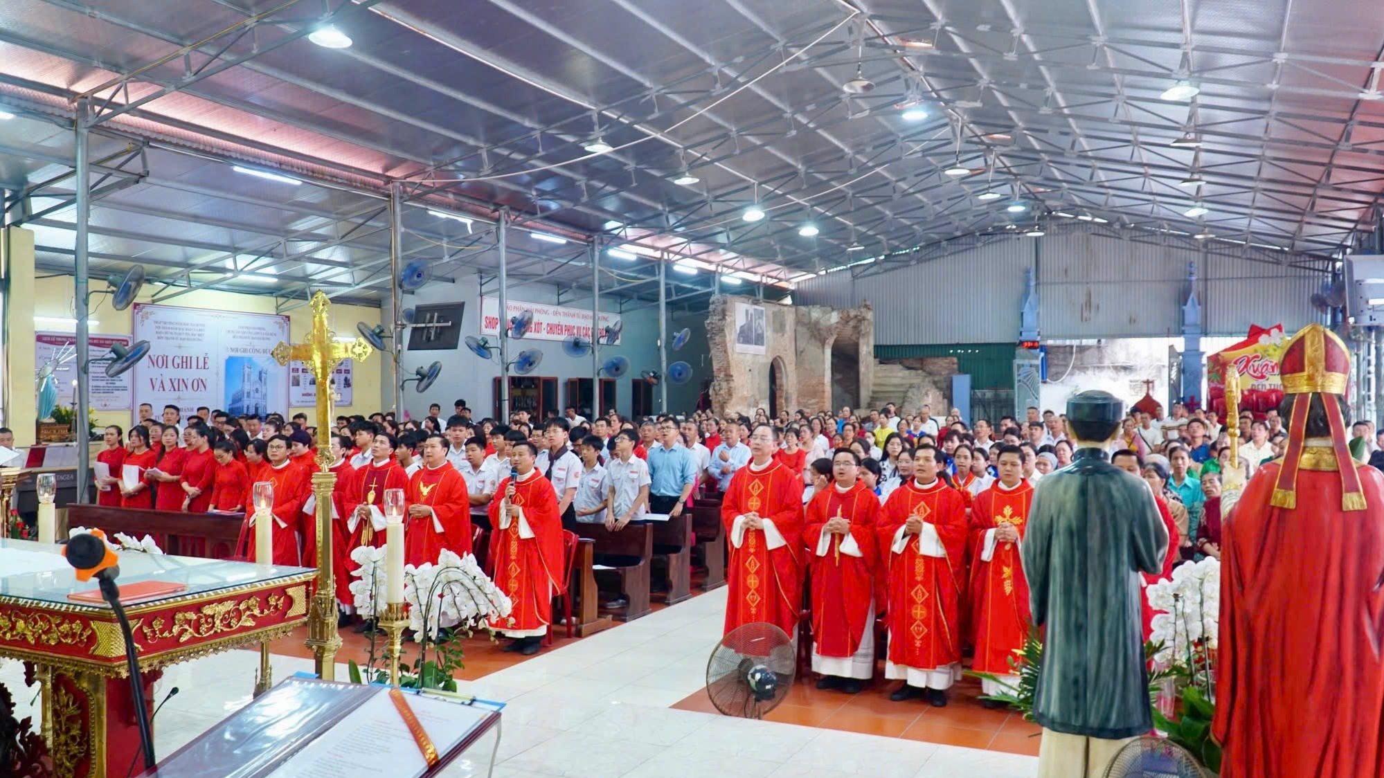 Giáo Hạt Hòn Gai hành hương Đền Thánh Tử Đạo Hải Dương
